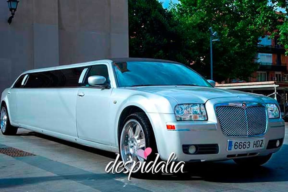 Limusinas para bodas en Barcelona ¡La elegancia se viste de largo! traslados para despedidas soltera - Limusinas para bodas en Barcelona ¡La elegancia se viste de largo!