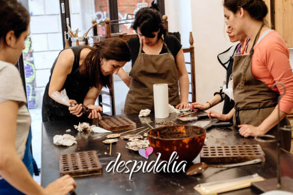 Despedidas de soltera cristianas ¡actividades y qué hacer! taller chocolate barcelona 2 - Despedidas de soltera cristianas ¡actividades y qué hacer!
